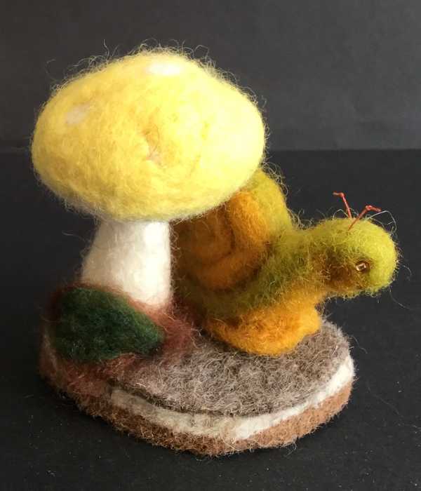 Figure, Snail + Toadstool, Yellow